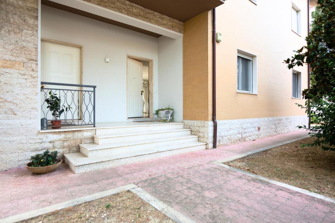 Ferienwohnung L'Oasi Della Pace - Confortevole E Vicino A Tutto Chiaravalle Marche Exterior foto
