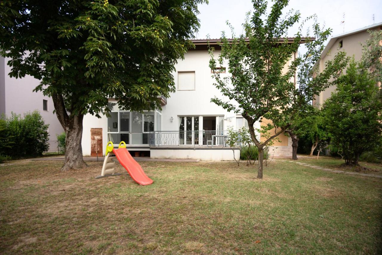 Ferienwohnung L'Oasi Della Pace - Confortevole E Vicino A Tutto Chiaravalle Marche Exterior foto
